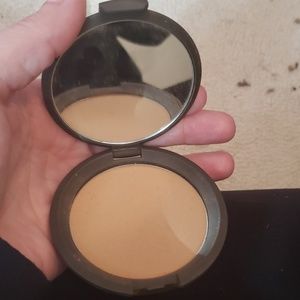 Becca powder foundation in bamboo